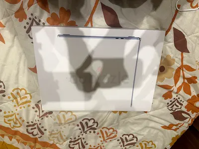 MacBook Air 15 inch M4 (broken screen)