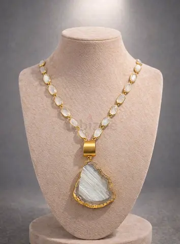 Gold-edged Agate Pendant Necklace with Beaded Chain