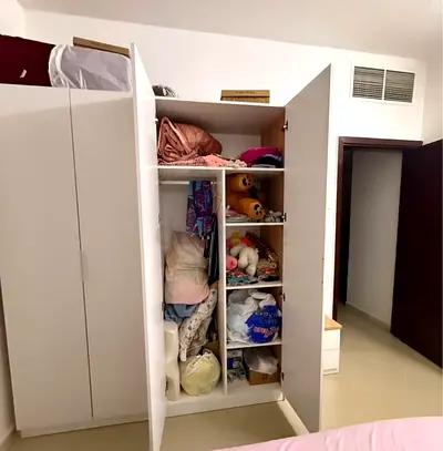I'm selling a Home Box 4-door wardrobe in white with wood-effect sides. I've used it for about 1–2 y