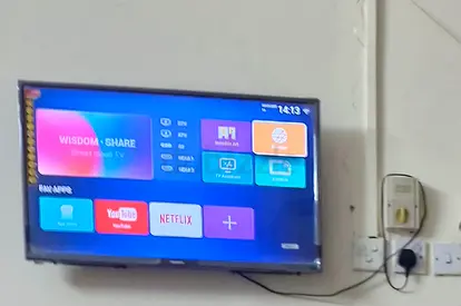 32 inch Smart LED TV mounted - Excellent working condition. Comes with Original Box