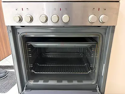 Used Siemens  electric range with glass-ceramic hob and oven - good working condition