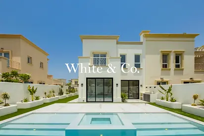 FULLY UPGRADED | VACANT | CLOSE TO LAKE
