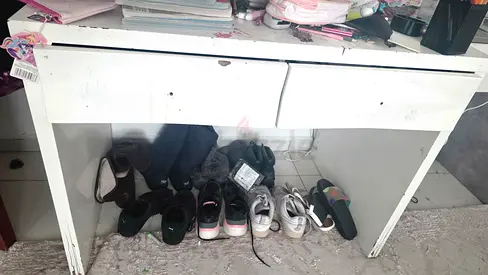 White Wooden desk - Slightly Used