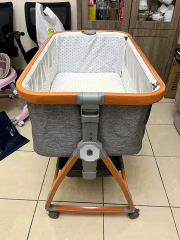 Bassinet/Cradle - Light Grey, Good Condition