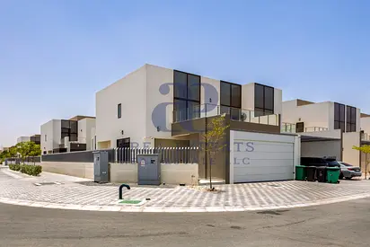 VOT | FURNISHED | UPGRADED | TURNKEY HOME