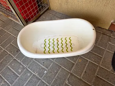 White baby bathtub with anti-slip pad - used