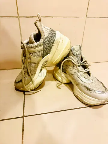 Shose