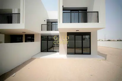 PARKS • SCHOOLS • RETAIL | 3BR + PRIVATE GARDEN | MAHA • PET FRIENDLY COMMUNITY