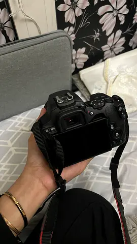 Canon 250D NEW