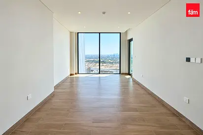 Luxury Waterfront Apartment | Prime Location