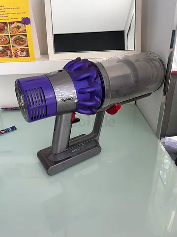 Dyson v10 Cordless Handheld Vacuum - Good Working Condition