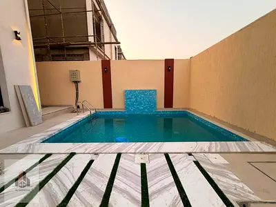 For sale: two floors and a roof, with or without a pool depending on the buyer's choice. Central ai