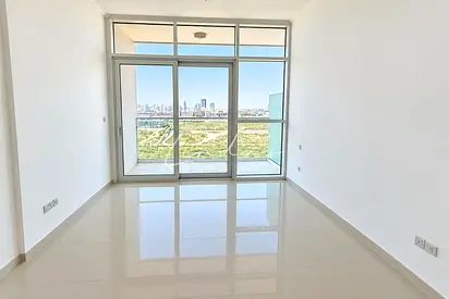 Vacant | Multiple Cheques | Open view | Mid Floor