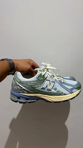 UNISEX NEW BALANCE TRAINERS (MENS UK SIZE 9/43)