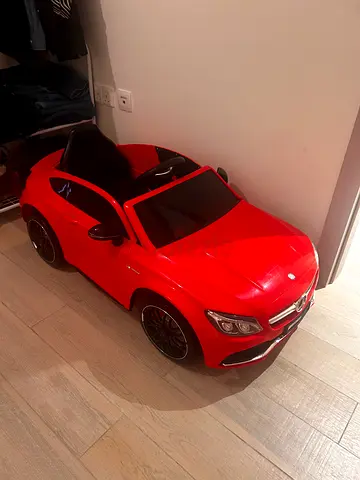 Mercedes with remote control and built in songs, Bluetooth, USB Never been outside.