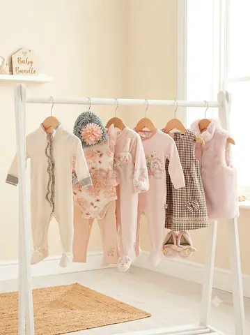 Second hand Cozy & Cute: 5-outfits Baby Clothing Bundle (3–6 Months)