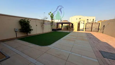 فيلا للإيجار السنوي في البراشي الشارقة طابقين 4 غرف ماستر صالة كبيرة حوش واسع باركينج مغطي تشطيب حديث