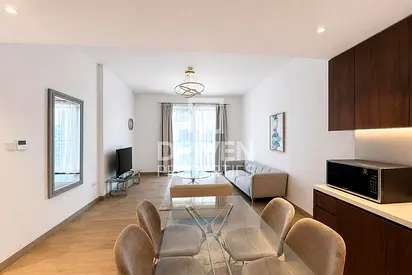 Elegant 1BR with Sea Views | Spacious Layout