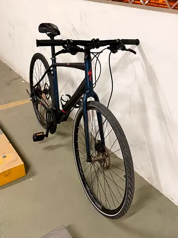 Specialized Sirrus Hybrid Bike - Hydraulic disc brakes – Medium Frame