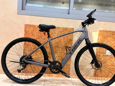 Trek Dual Sport+ 2 Electric Hybrid Bike (9-Speed) – Excellent Condition