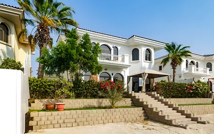 Maison Privee - Classic Beachfront Villa w/ Pool on Palm Jumeirah