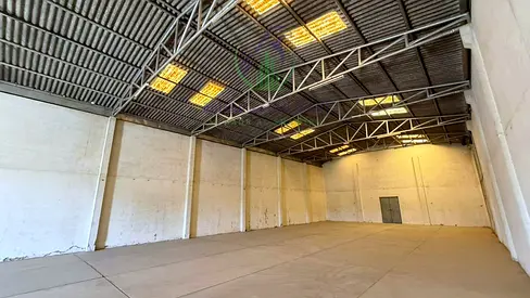4,000 sq ft warehouse for rent in Sharjah Ind 2. AED 170k, 4 cheques, 1 month free. Prime location for storage & logistics. Ideal commercial space.