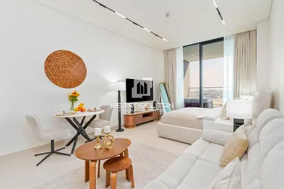 12 Cheques | Balcony Jacuzzi | Canal View | Luxury