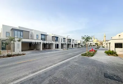 Prime Location | Single Row | Pool & Park