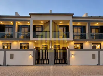 فيلا للبيع - 3 طوابق - بسعر جيد - تملك حر