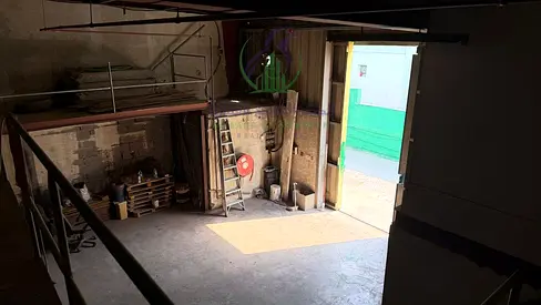 7,500 sq ft warehouse for rent in Industrial Area 11. Features mezzanine, offices, 2 baths & high p