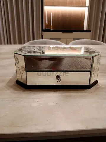 Mirrored glass jewellery box