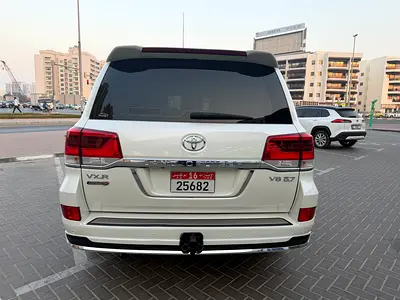 2018 Toyota LAND CRUISER photo 7