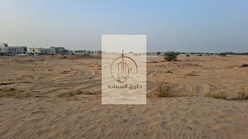 على شارع مليحة الرئيسي | أرض تجارية سكنية | أرضي + طابقين