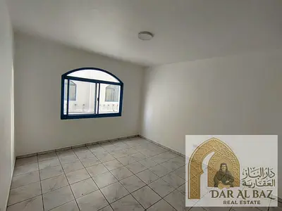 استديو مميز للايجار السنوى على شارع الوحدة - الشارقة | مطبخ منفصل | اطلاله مفتوحة | امكانيه باركن | موقع مميز ع الشارع الرئيسى