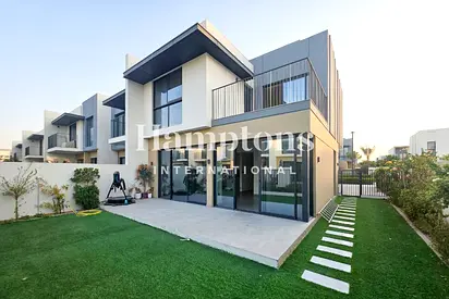 Spacious I Landscaped I Steps Golden Beach