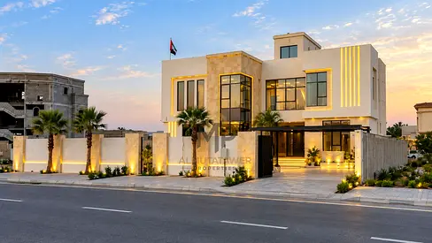 فيلا كورنر للبيع - مع مسبح - بمساحة 8200 قدم - من المالك مباشرة - 3 طوابق - شامل ماء كهرباء مكيفات- تملك حر -