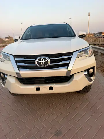 2016 Toyota FORTUNER photo 9