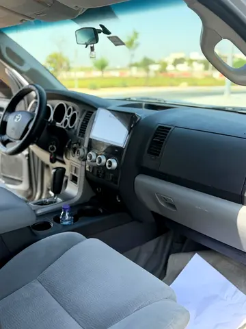 2011 Toyota SEQUOIA photo 4