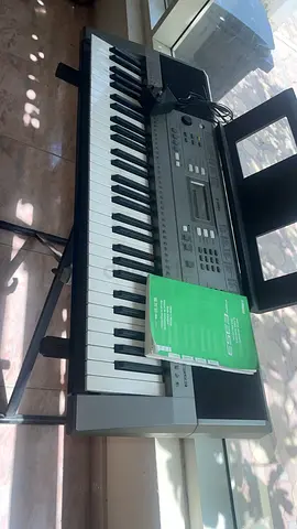 Yamaha PSR 353 piano