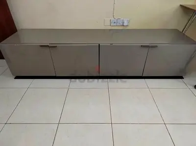 Selling a cabinet/cupboard.Big and spacious.
Immediate sell.