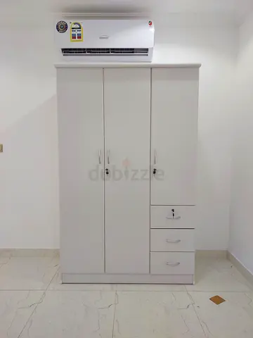 White 3-Door Wardrobe with Drawers - Good quality