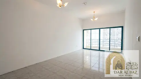شقة ثلاث غرف وصالة المجاز3 الشارقه تكييف مركزي اطلاله مفتوحه ببلكون صيانه مجانيه تسهيلات بالسداد قريب من قناة القصباء