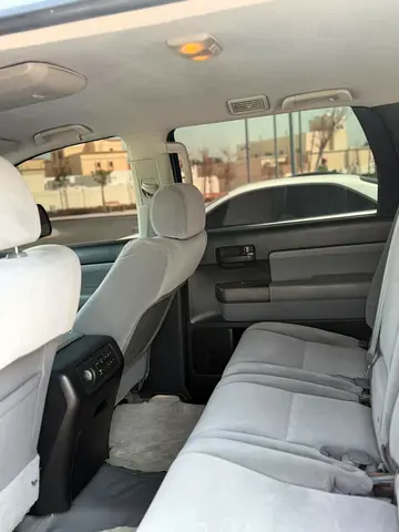 2011 Toyota SEQUOIA photo 3