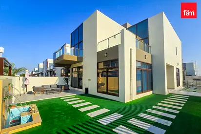 Fully Furnished | Corner End Plot | Water Feature