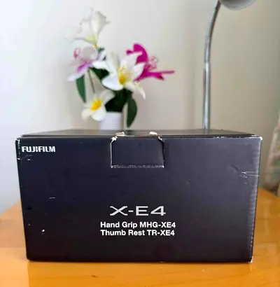 Fujifilm X-E4 Hand Grip MHG-XE4 & Thumb Rest TR-XE4 - New in Box