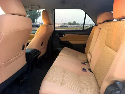 2016 Toyota FORTUNER photo 4