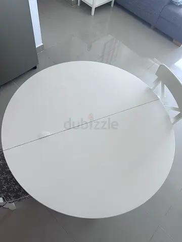 White round extendable dining table - good condition with chair 5 pieces