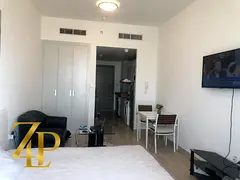 ELEGANT | BALCONY & POOL ACCESS | HIGH FLOOR