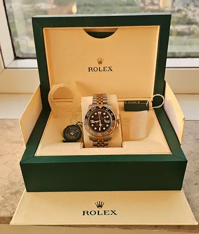 Rolex GMT master Zombie presenttion box with outer sleeve - mint condition.