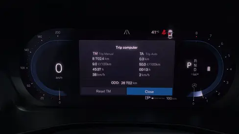 2024 Volvo XC40 photo 8
